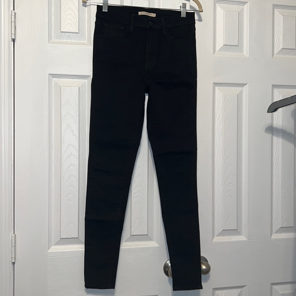 Black Levi’s Jeans, 720 high rise super skinny, size 27